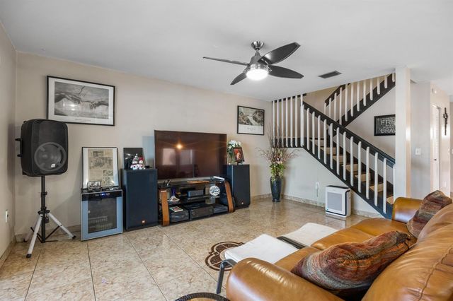 940 SW 96th Avenue, Pembroke Pines, FL 33025