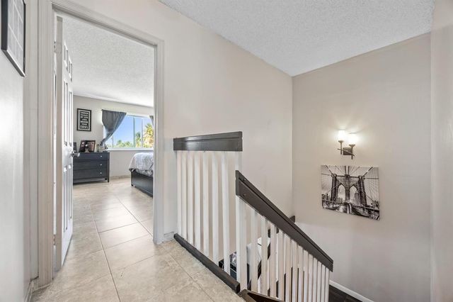 940 SW 96th Avenue, Pembroke Pines, FL 33025