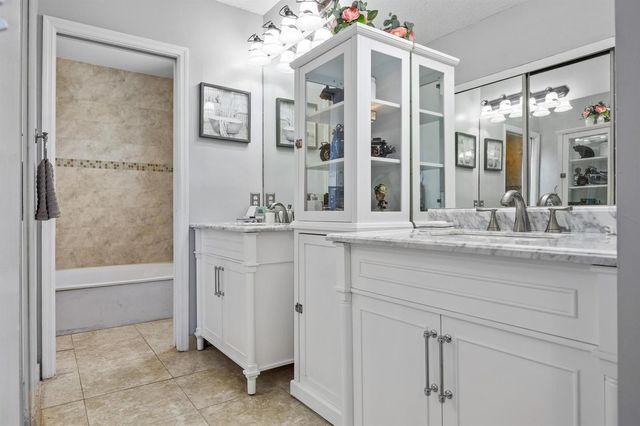 940 SW 96th Avenue, Pembroke Pines, FL 33025