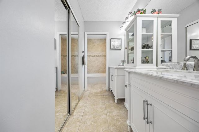 940 SW 96th Avenue, Pembroke Pines, FL 33025
