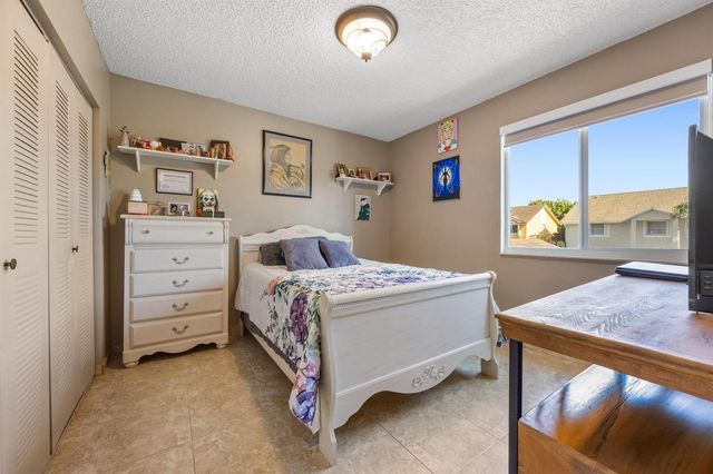 940 SW 96th Avenue, Pembroke Pines, FL 33025