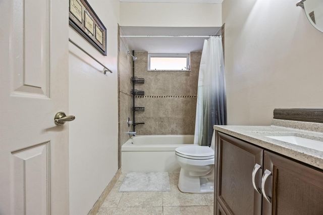 940 SW 96th Avenue, Pembroke Pines, FL 33025