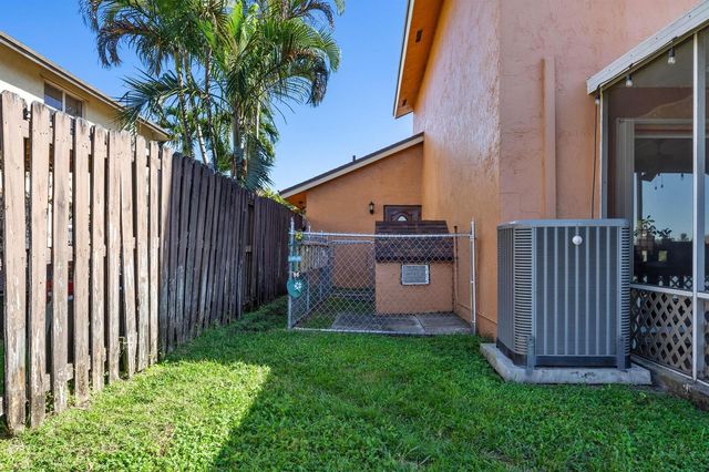 940 SW 96th Avenue, Pembroke Pines, FL 33025