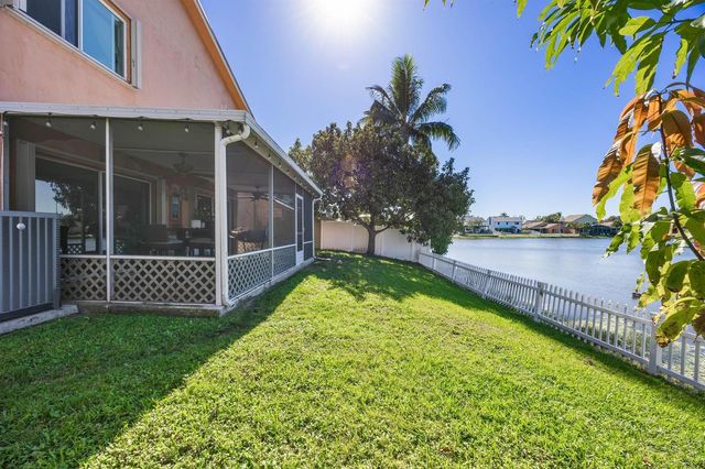 940 SW 96th Avenue, Pembroke Pines, FL 33025
