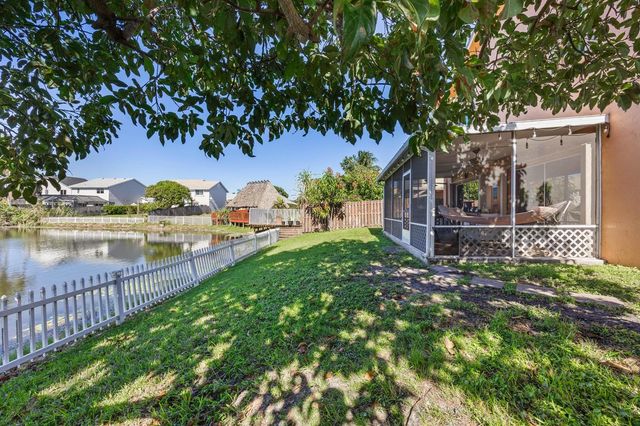 940 SW 96th Avenue, Pembroke Pines, FL 33025