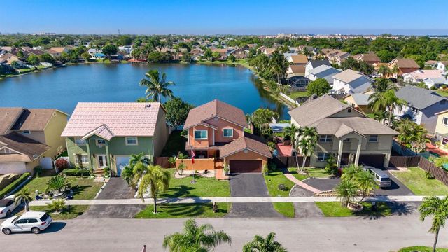 940 SW 96th Avenue, Pembroke Pines, FL 33025