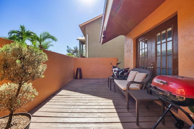 940 SW 96th Avenue, Pembroke Pines, FL 33025