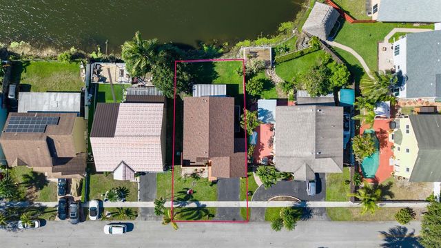 940 SW 96th Avenue, Pembroke Pines, FL 33025