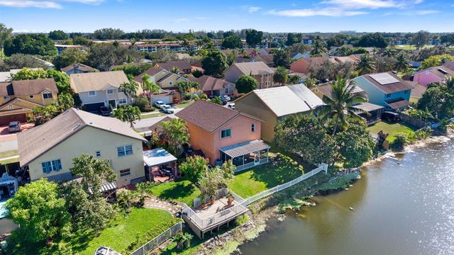 940 SW 96th Avenue, Pembroke Pines, FL 33025