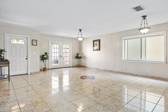 940 SW 96th Avenue, Pembroke Pines, FL 33025