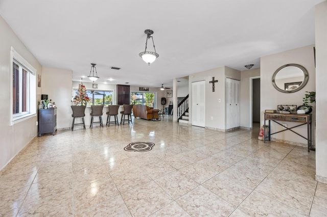 940 SW 96th Avenue, Pembroke Pines, FL 33025