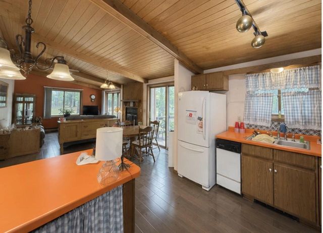 1944 Lake Drive, Friendship, WI 53934
