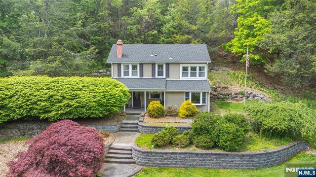 2 Red Mine Road, Wanaque, NJ 07465