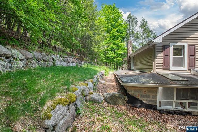 2 Red Mine Road, Wanaque, NJ 07465