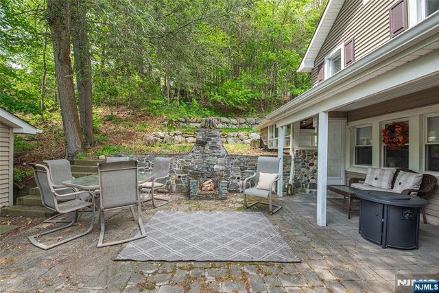 2 Red Mine Road, Wanaque, NJ 07465
