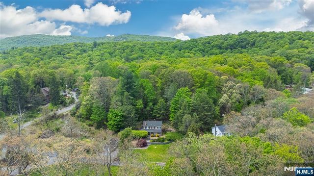 2 Red Mine Road, Wanaque, NJ 07465