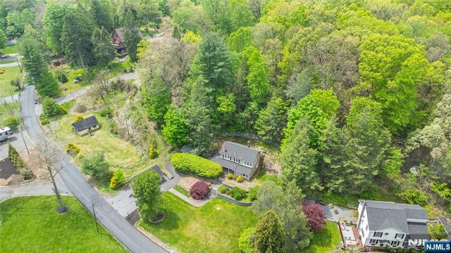 2 Red Mine Road, Wanaque, NJ 07465