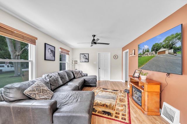 17306 W Roosevelt AVENUE, New Berlin, WI 53146