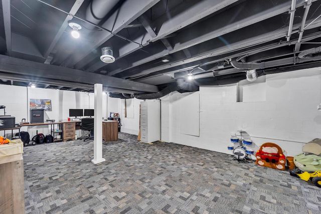 17306 W Roosevelt AVENUE, New Berlin, WI 53146