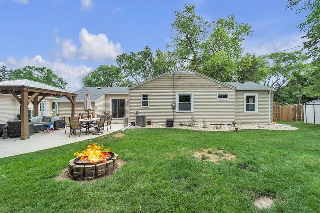 17306 W Roosevelt AVENUE, New Berlin, WI 53146