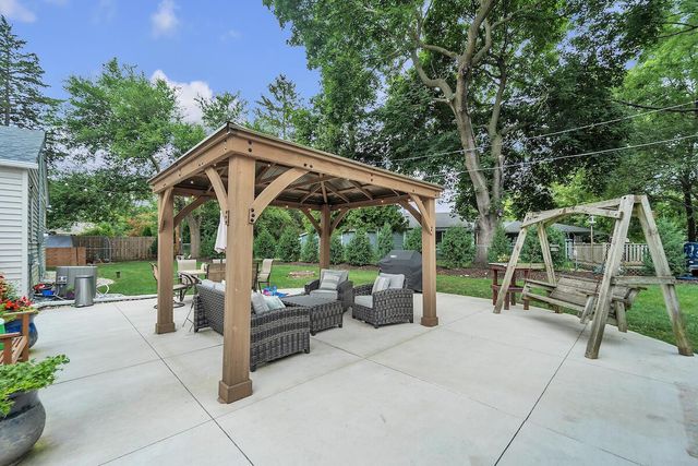 17306 W Roosevelt AVENUE, New Berlin, WI 53146