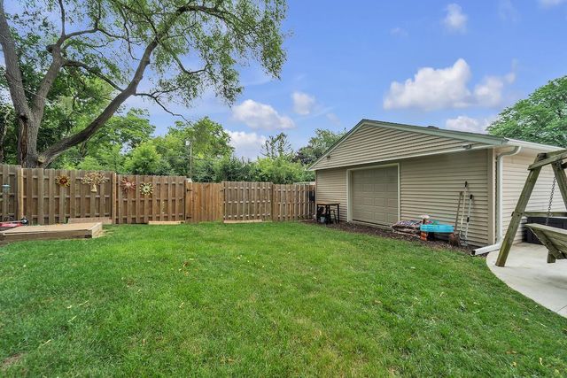 17306 W Roosevelt AVENUE, New Berlin, WI 53146