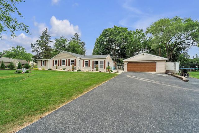 17306 W Roosevelt AVENUE, New Berlin, WI 53146