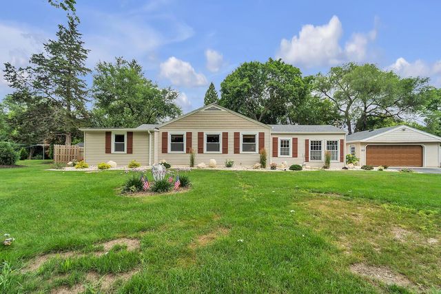 17306 W Roosevelt AVENUE, New Berlin, WI 53146