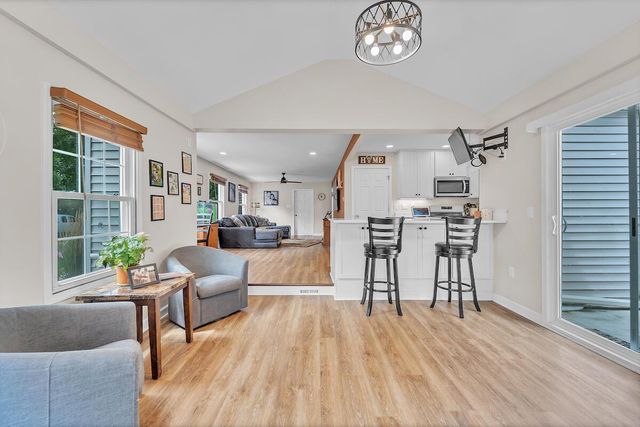 17306 W Roosevelt AVENUE, New Berlin, WI 53146