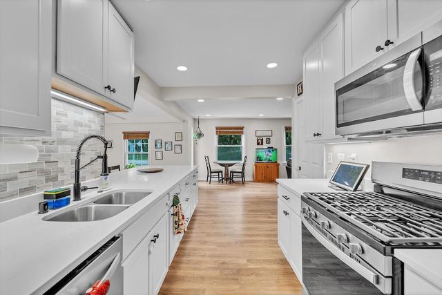 17306 W Roosevelt AVENUE, New Berlin, WI 53146