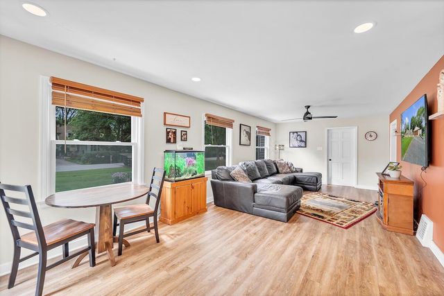 17306 W Roosevelt AVENUE, New Berlin, WI 53146