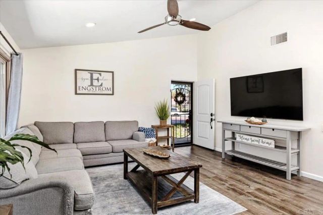 501 Smoketree Glen, Escondido, CA 92026