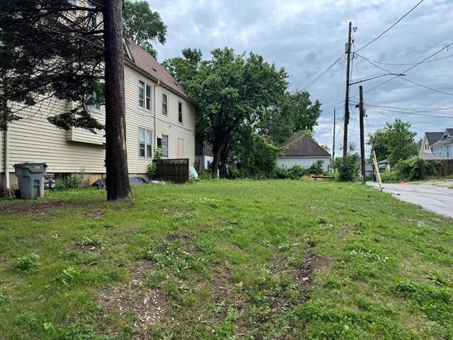 3215 W MICHIGAN STREET, Milwaukee, WI 53208