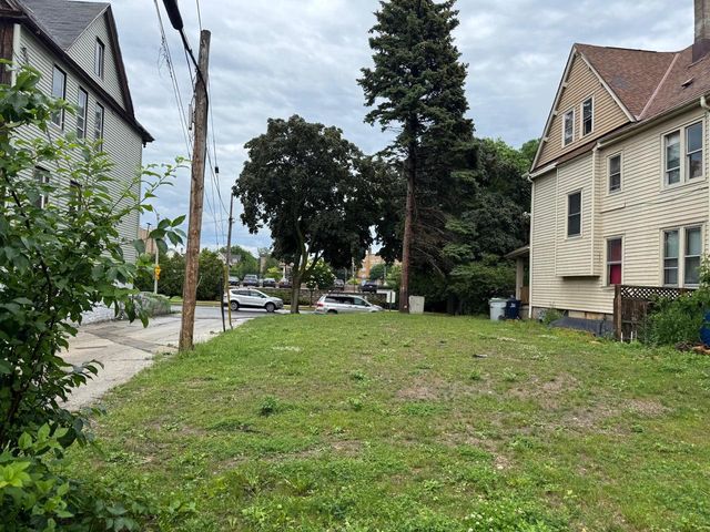 3215 W MICHIGAN STREET, Milwaukee, WI 53208
