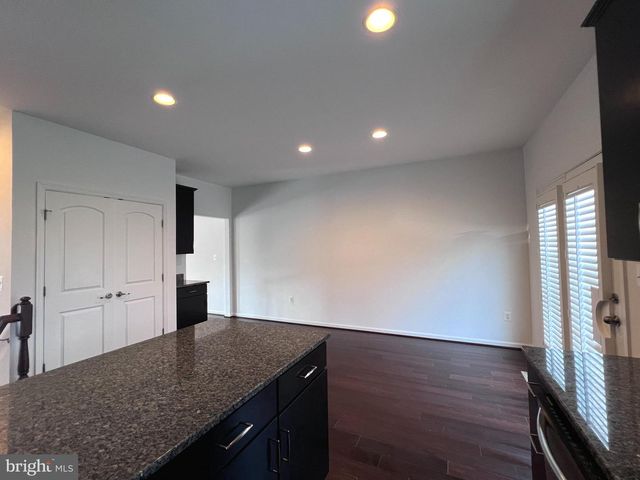 9243 DAWKINS CREST CIR, Bristow, VA 20136