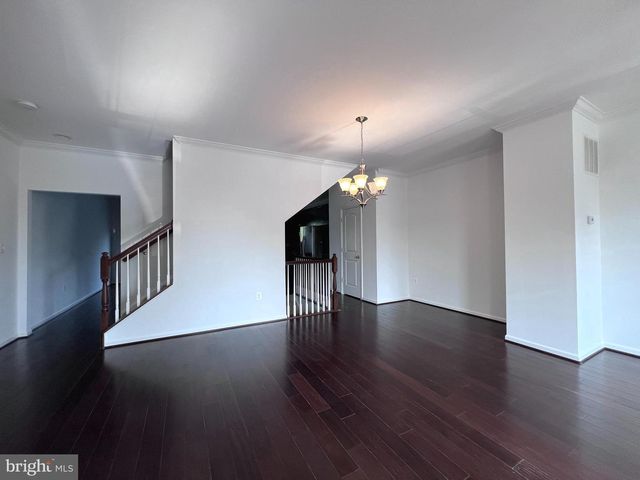 9243 DAWKINS CREST CIR, Bristow, VA 20136