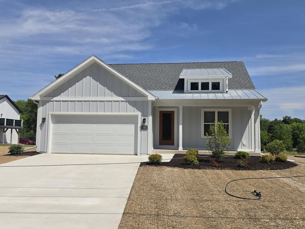 3532 W Park DRIVE, Lake Geneva, WI 53147