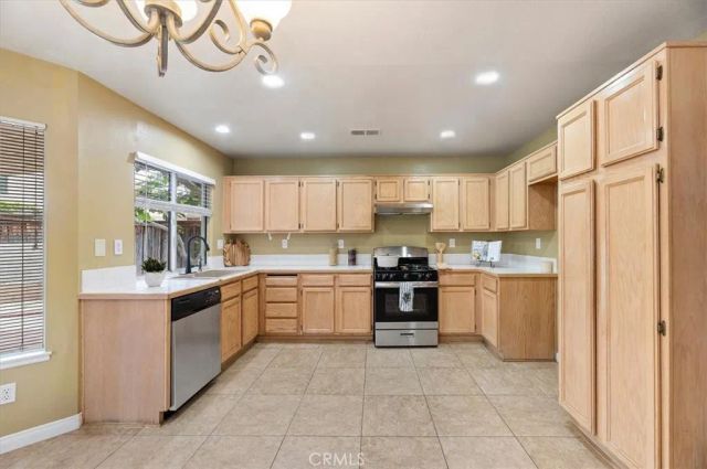 462 Coudures Way, Perris, CA 92571