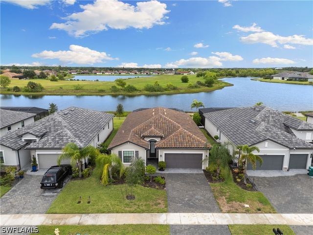 1473 Birdie DR, Naples, FL 34120