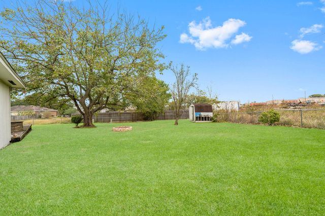 12730 Lake Conroe Hills Drive, Willis, TX 77318