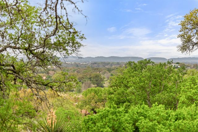 452 River View DR, Johnson City, TX 78636