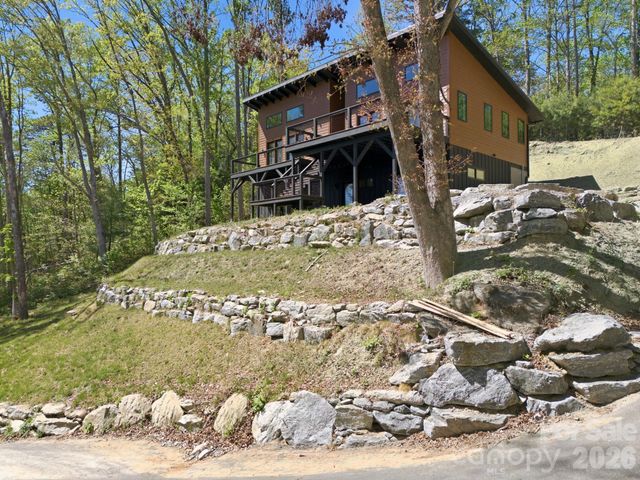 102 Sandpiper Palisades Street, Hendersonville, NC 28792