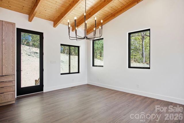 102 Sandpiper Palisades Street, Hendersonville, NC 28792