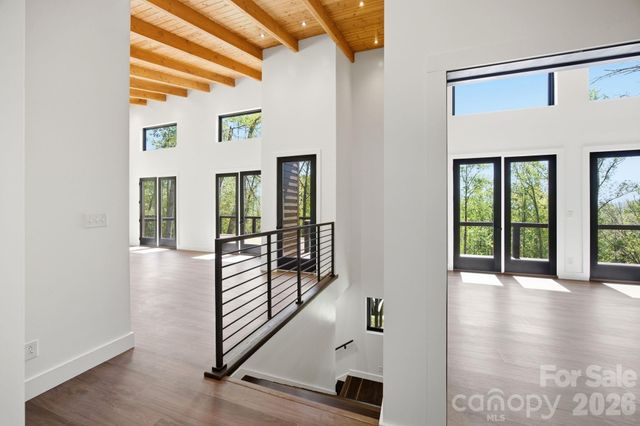102 Sandpiper Palisades Street, Hendersonville, NC 28792