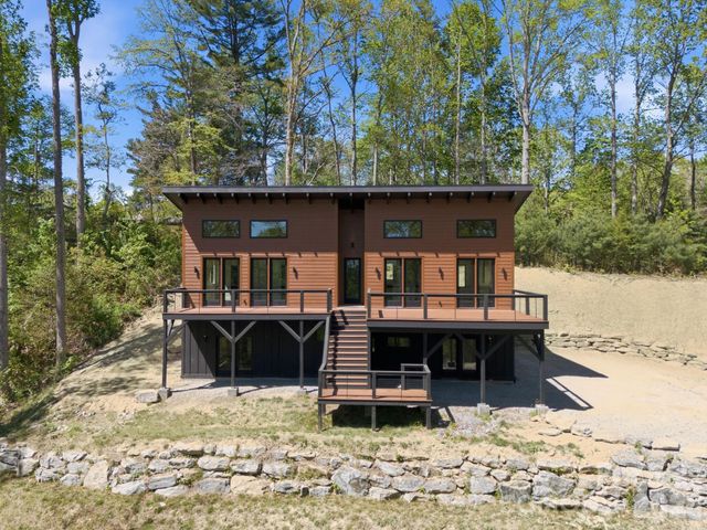 102 Sandpiper Palisades Street, Hendersonville, NC 28792