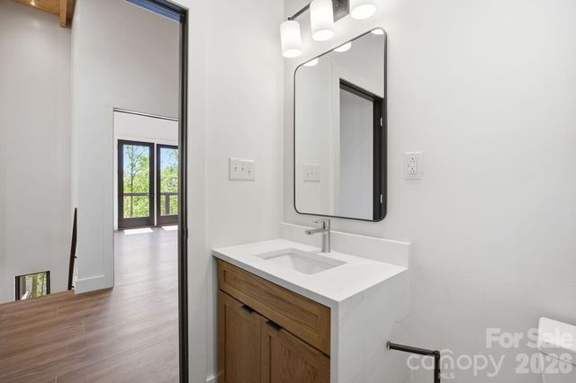 102 Sandpiper Palisades Street, Hendersonville, NC 28792