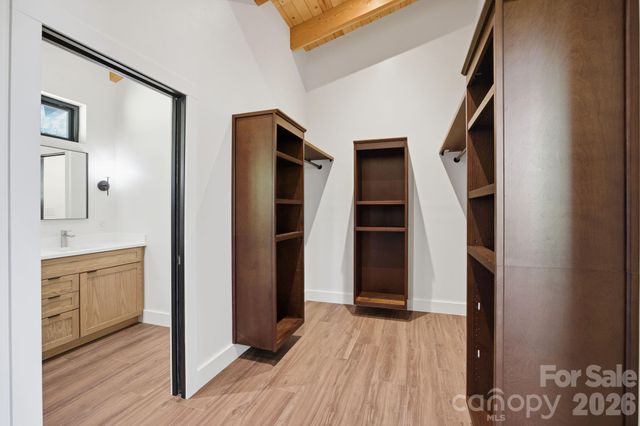 102 Sandpiper Palisades Street, Hendersonville, NC 28792