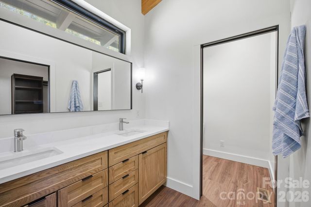 102 Sandpiper Palisades Street, Hendersonville, NC 28792