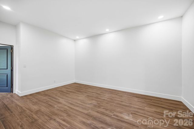 102 Sandpiper Palisades Street, Hendersonville, NC 28792