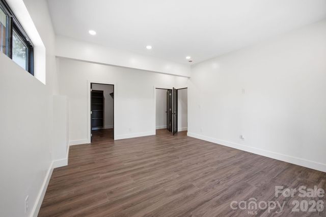 102 Sandpiper Palisades Street, Hendersonville, NC 28792